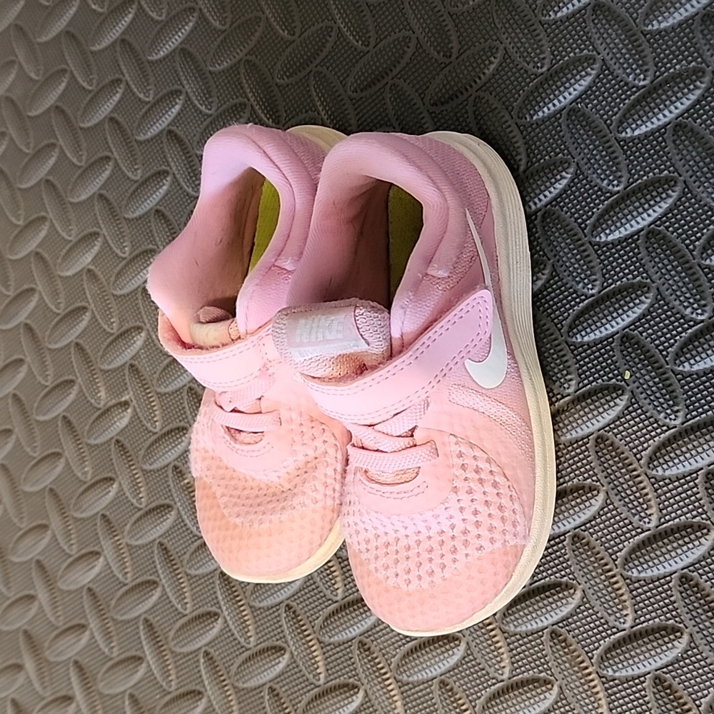 Nike Toddler Light Pink Shoes Size 8C Childre ns Velcro Shoes